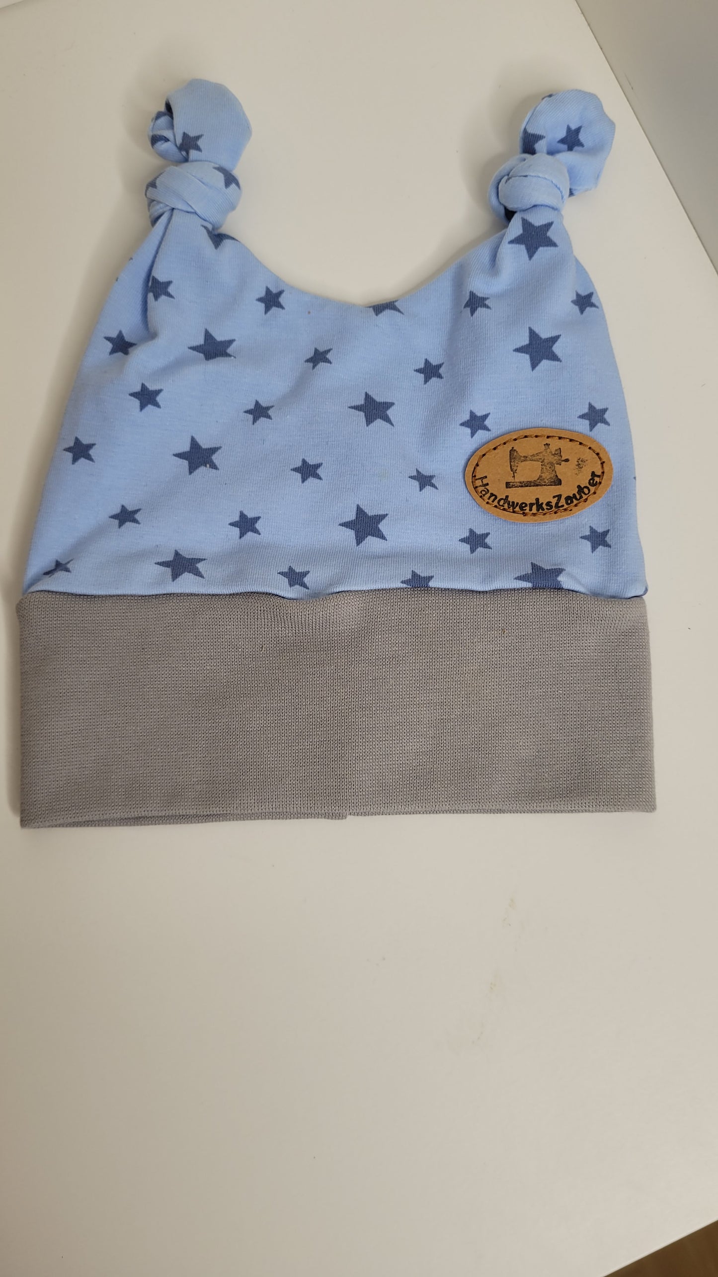 Knotenmütze blau mit Sternen
