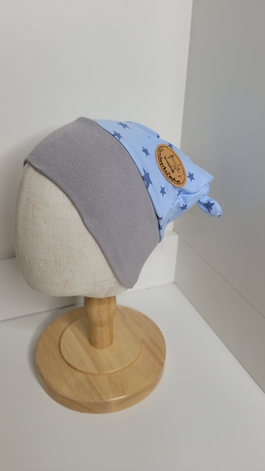 Knotenmütze blau mit Sternen