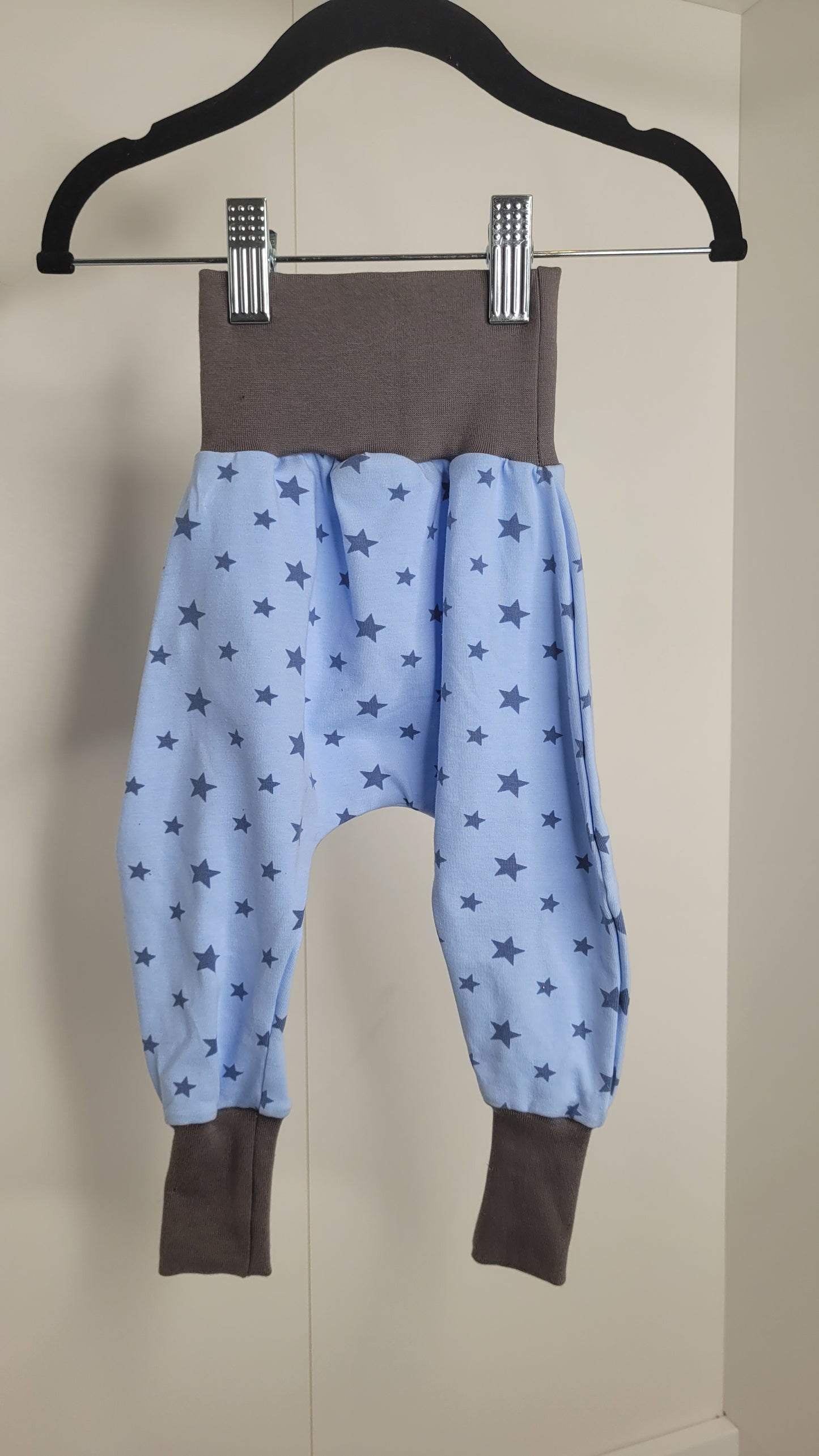 Babypumphose zum Mitwachsen Sterne blau