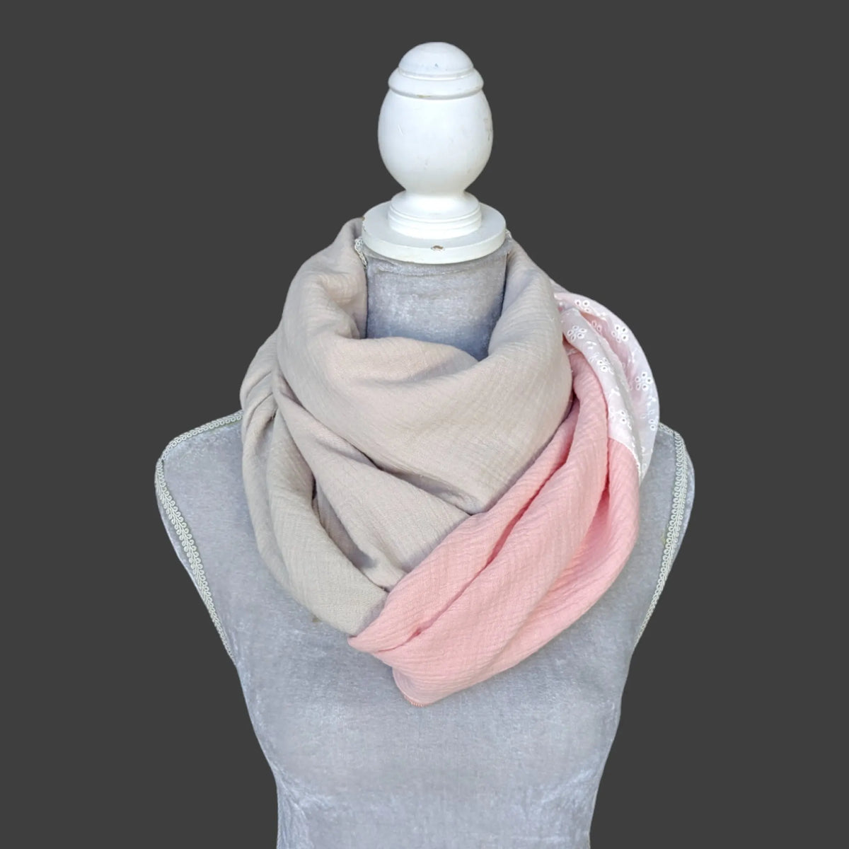 Musselin Halstuch - leicht Rosa-Blümchen bestickt-Beige